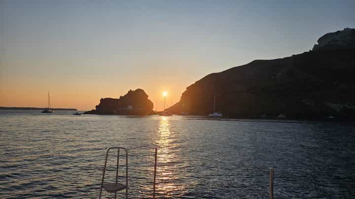 The start of the sunset at Oia.